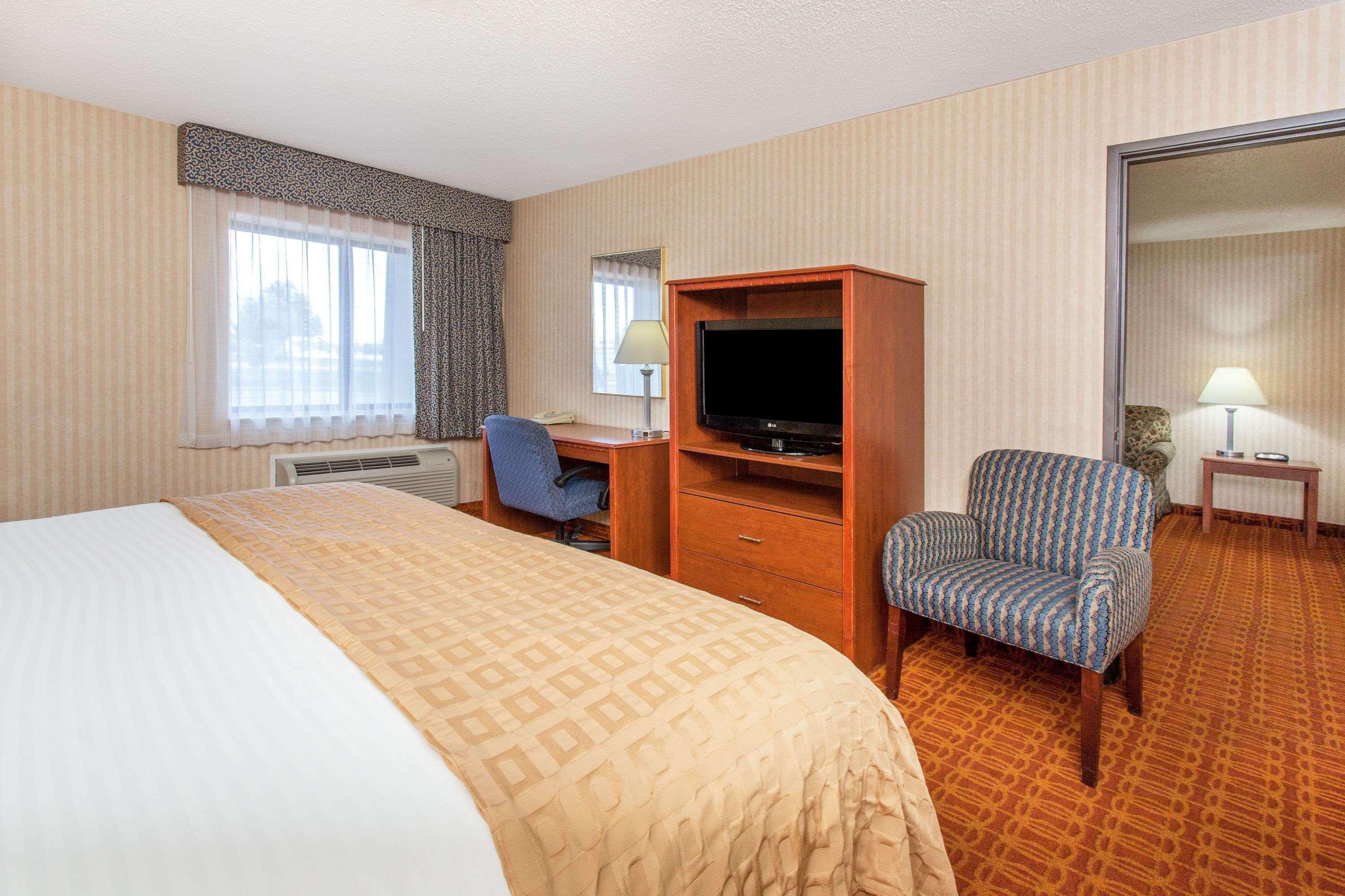 Baymont By Wyndham Detroit/Roseville Exterior foto